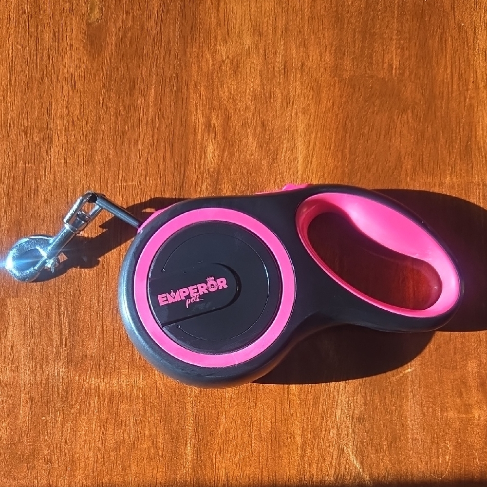 Emperor Pet Retractable Leash Black and Pink